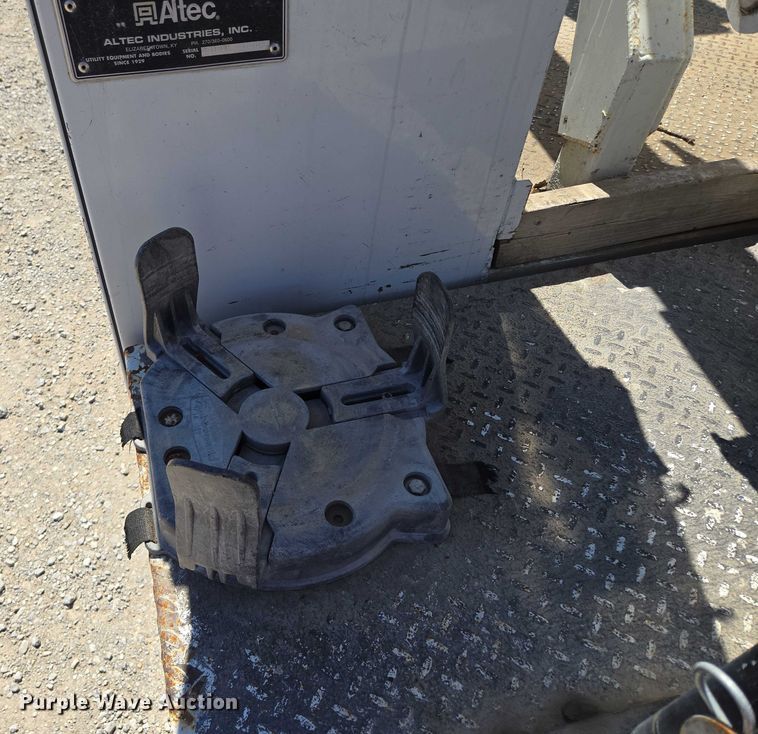 image for item EV1694 2001 Ford F550 Super Duty bucket truck