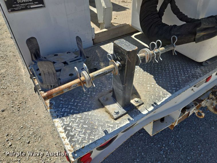 image for item EV1694 2001 Ford F550 Super Duty bucket truck