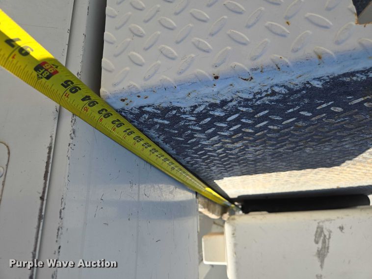 image for item EV1694 2001 Ford F550 Super Duty bucket truck