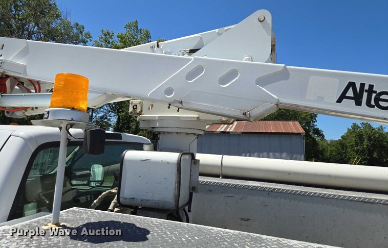 image for item EV1694 2001 Ford F550 Super Duty bucket truck