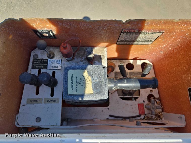 image for item EV1694 2001 Ford F550 Super Duty bucket truck