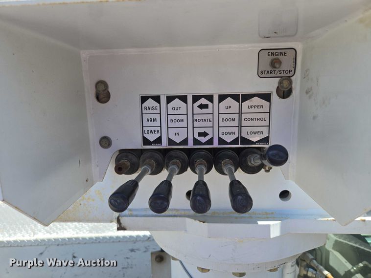 image for item EV1694 2001 Ford F550 Super Duty bucket truck