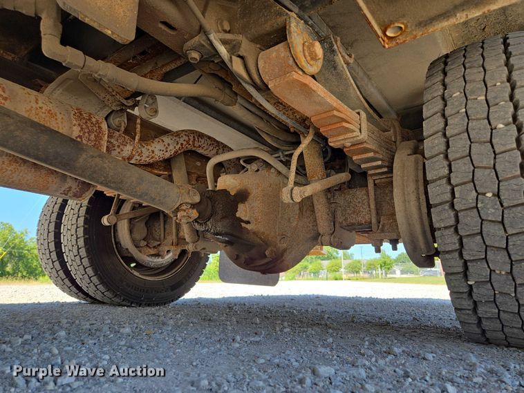 image for item EV1694 2001 Ford F550 Super Duty bucket truck