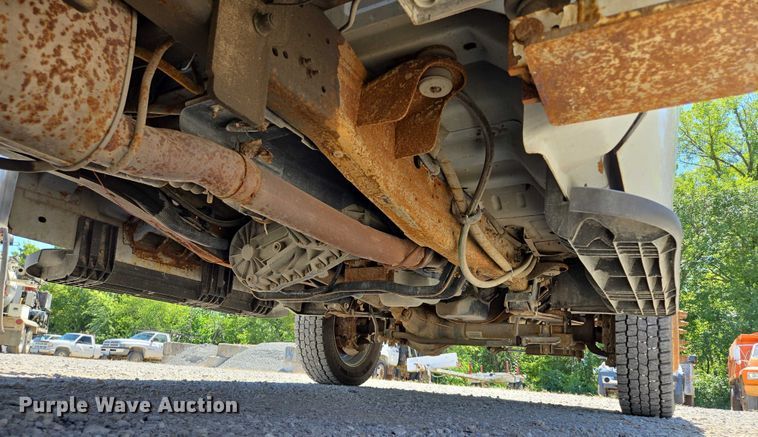 image for item EV1694 2001 Ford F550 Super Duty bucket truck