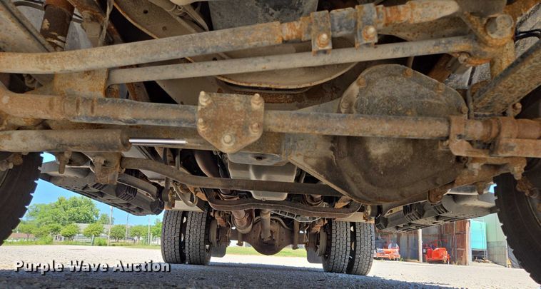 image for item EV1694 2001 Ford F550 Super Duty bucket truck