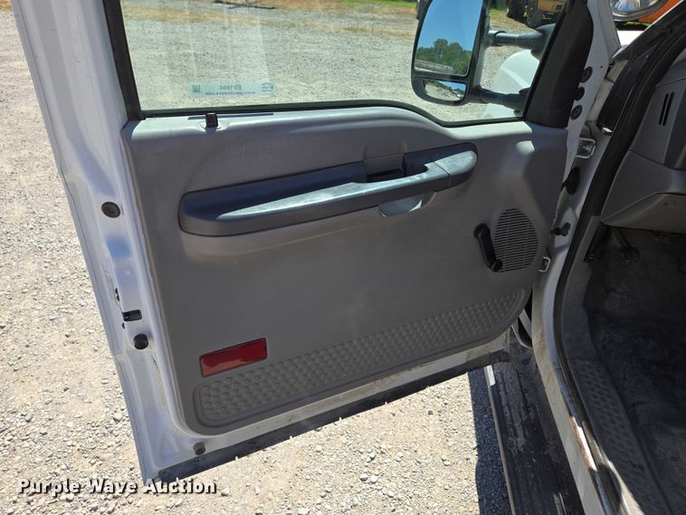 image for item EV1694 2001 Ford F550 Super Duty bucket truck