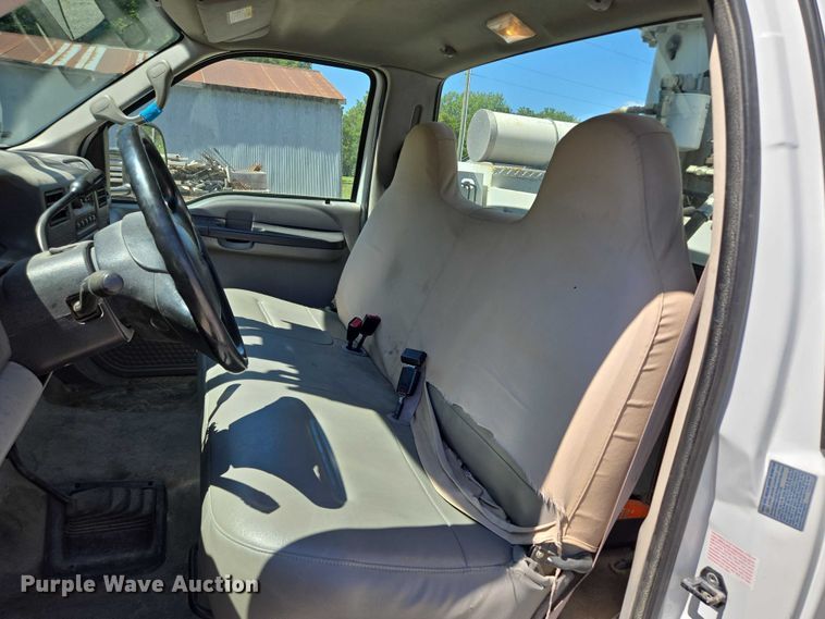 image for item EV1694 2001 Ford F550 Super Duty bucket truck