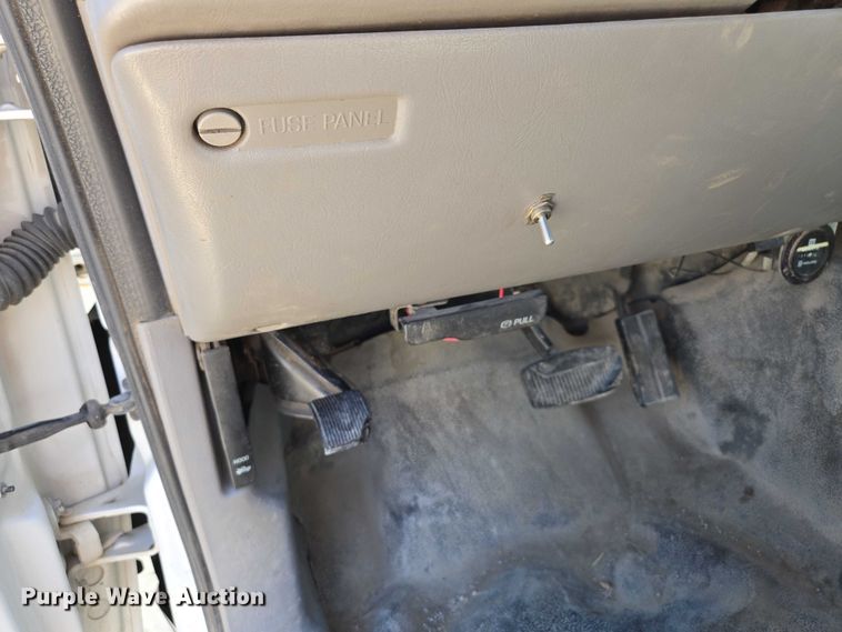 image for item EV1694 2001 Ford F550 Super Duty bucket truck