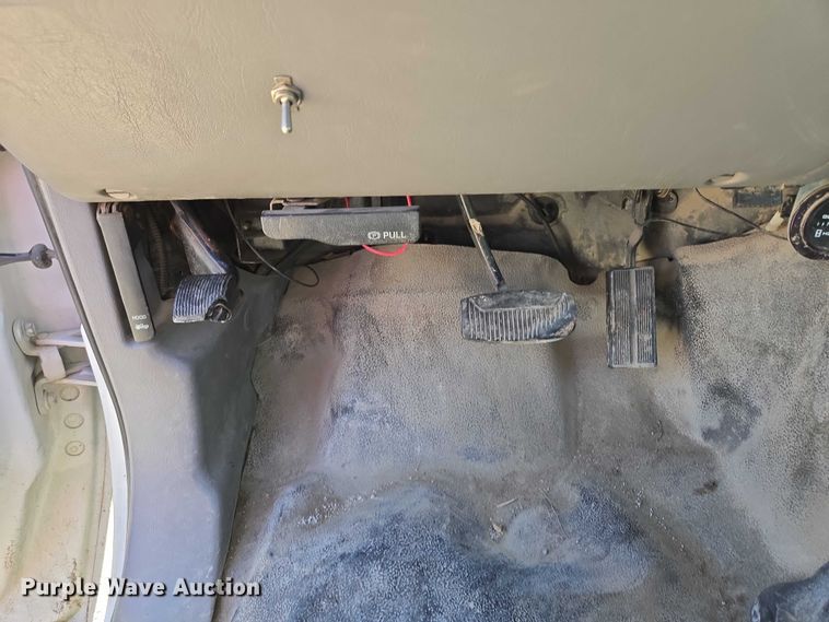 image for item EV1694 2001 Ford F550 Super Duty bucket truck