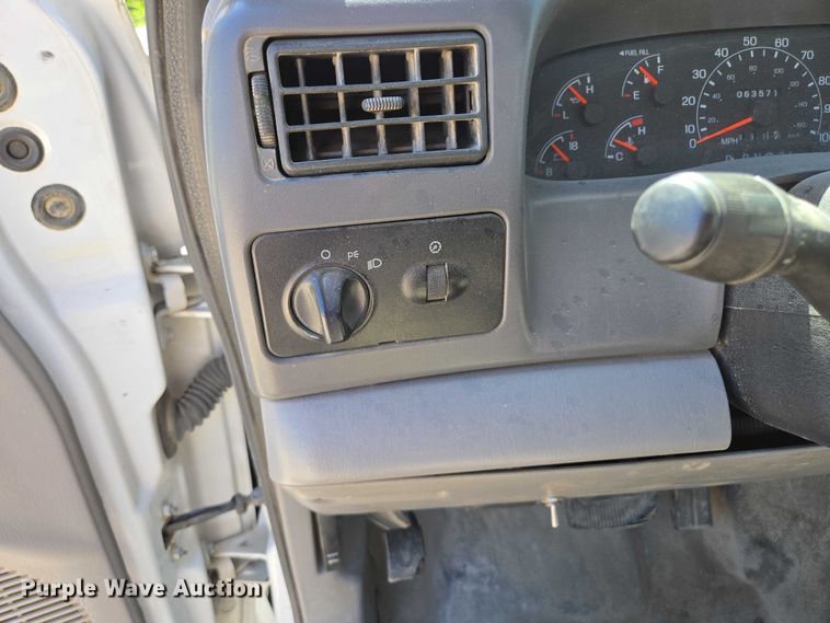 image for item EV1694 2001 Ford F550 Super Duty bucket truck