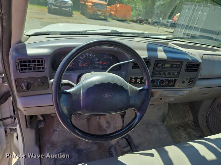 image for item EV1694 2001 Ford F550 Super Duty bucket truck