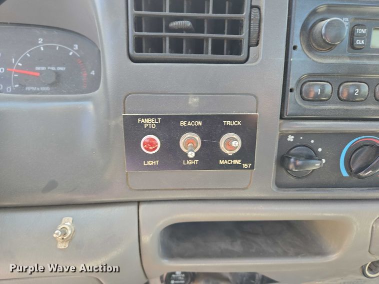 image for item EV1694 2001 Ford F550 Super Duty bucket truck