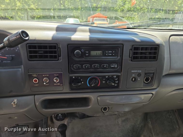 image for item EV1694 2001 Ford F550 Super Duty bucket truck