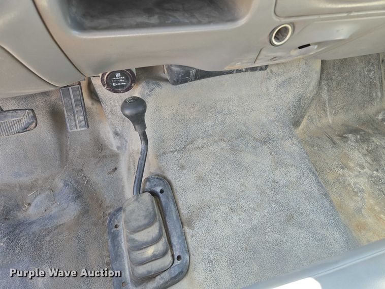 image for item EV1694 2001 Ford F550 Super Duty bucket truck