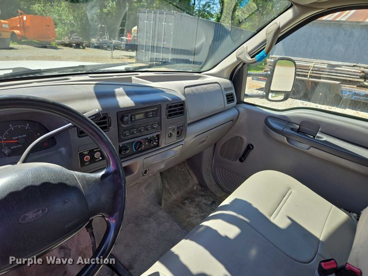 image for item EV1694 2001 Ford F550 Super Duty bucket truck