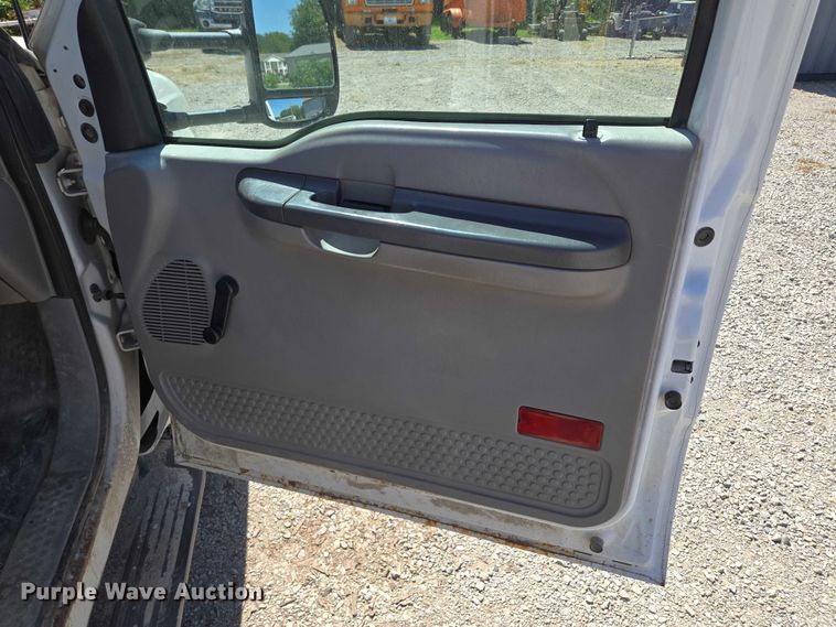 image for item EV1694 2001 Ford F550 Super Duty bucket truck