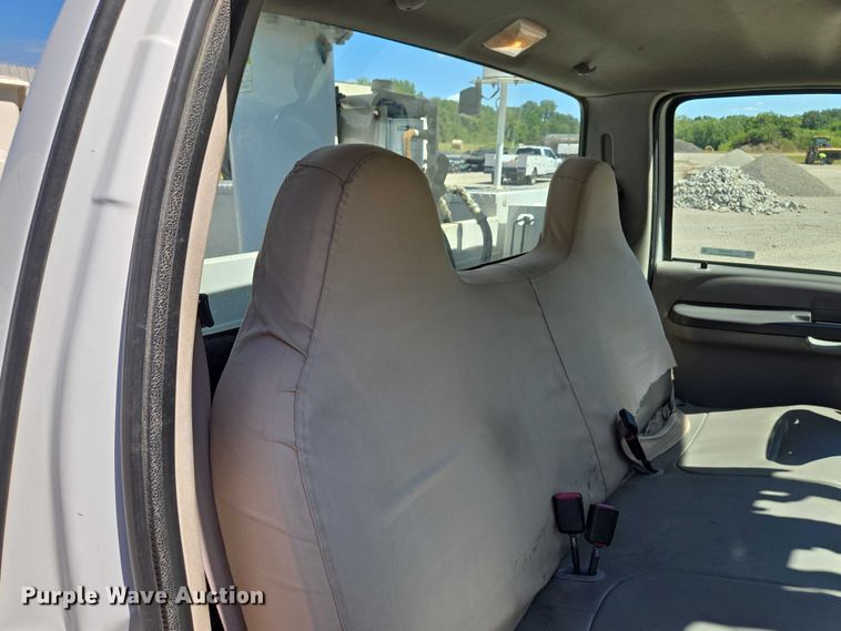 image for item EV1694 2001 Ford F550 Super Duty bucket truck