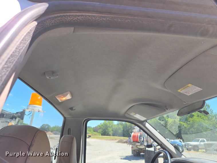 image for item EV1694 2001 Ford F550 Super Duty bucket truck