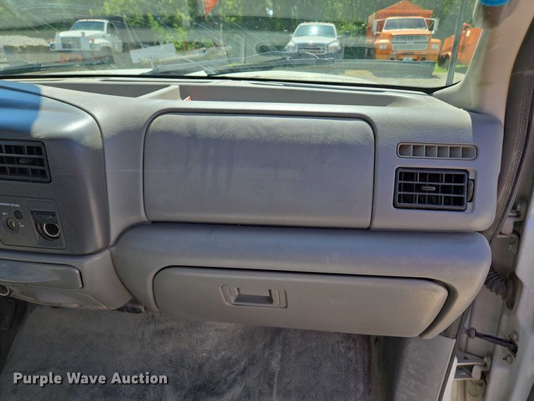 image for item EV1694 2001 Ford F550 Super Duty bucket truck