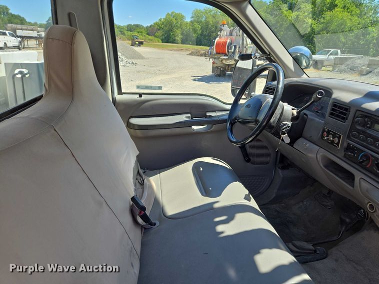 image for item EV1694 2001 Ford F550 Super Duty bucket truck