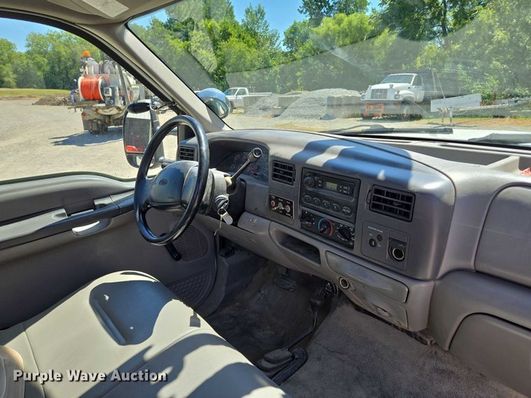 image for item EV1694 2001 Ford F550 Super Duty bucket truck