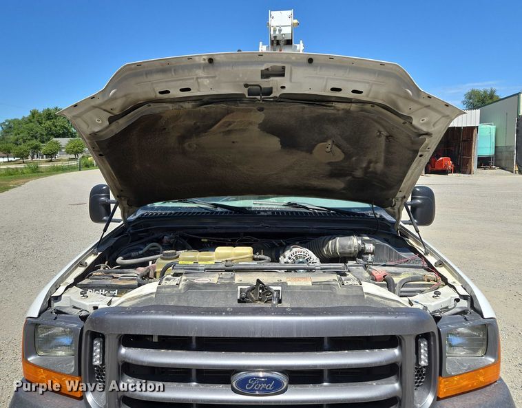 image for item EV1694 2001 Ford F550 Super Duty bucket truck