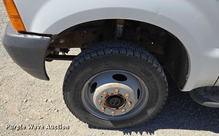 image for item EV1694 2001 Ford F550 Super Duty bucket truck