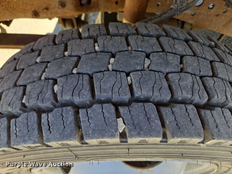 image for item EV1694 2001 Ford F550 Super Duty bucket truck