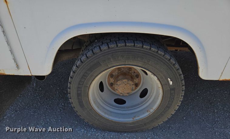 image for item EV1694 2001 Ford F550 Super Duty bucket truck