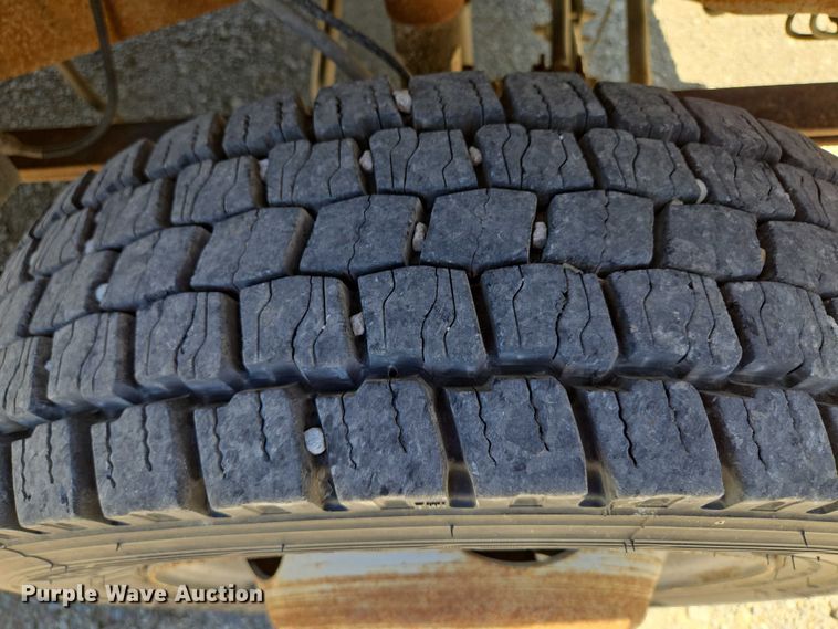 image for item EV1694 2001 Ford F550 Super Duty bucket truck