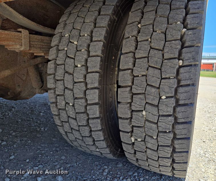 image for item EV1694 2001 Ford F550 Super Duty bucket truck