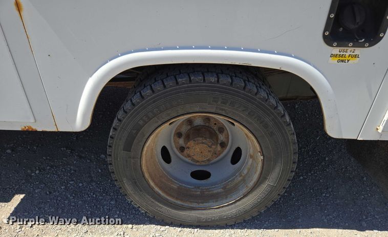 image for item EV1694 2001 Ford F550 Super Duty bucket truck