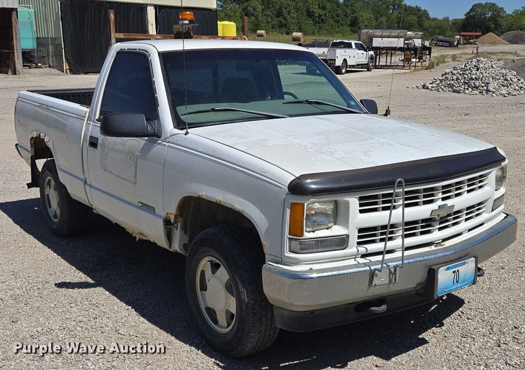 image for item EV1695 1998 Chevrolet K1500 pickup truck