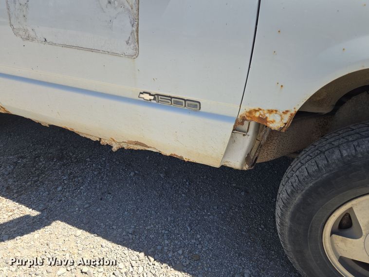 image for item EV1695 1998 Chevrolet K1500 pickup truck