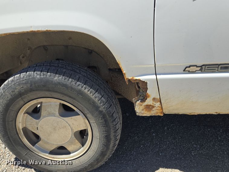 image for item EV1695 1998 Chevrolet K1500 pickup truck