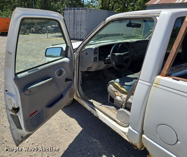 image for item EV1695 1998 Chevrolet K1500 pickup truck