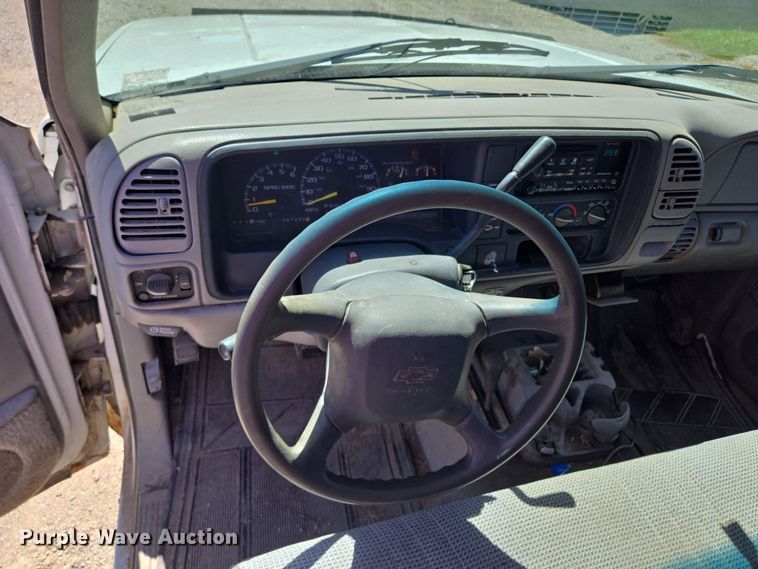 image for item EV1695 1998 Chevrolet K1500 pickup truck