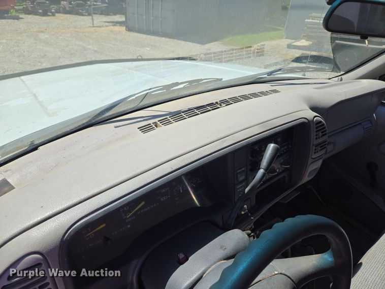 image for item EV1695 1998 Chevrolet K1500 pickup truck