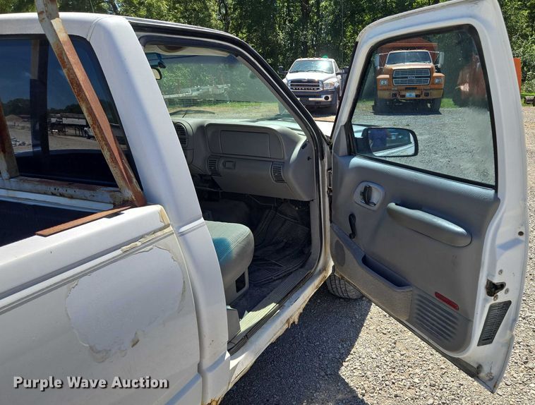 image for item EV1695 1998 Chevrolet K1500 pickup truck