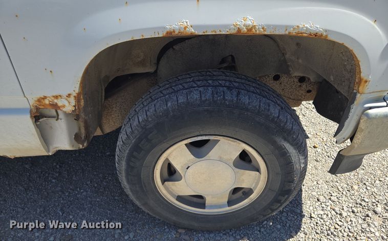 image for item EV1695 1998 Chevrolet K1500 pickup truck