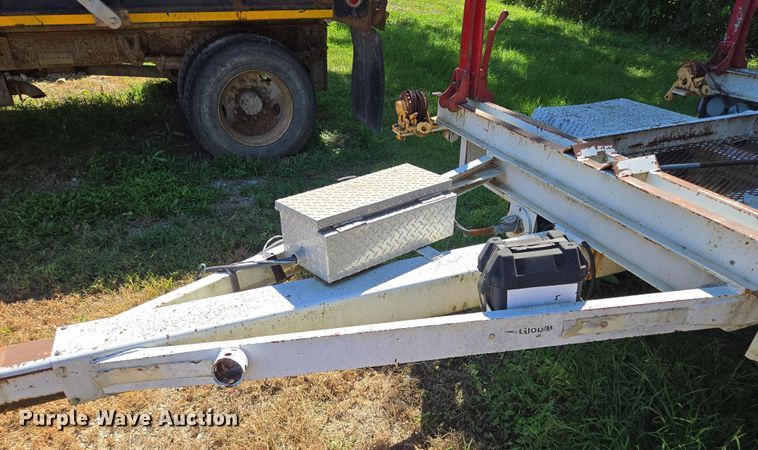 image for item EV1697 1999 Brindle pole trailer