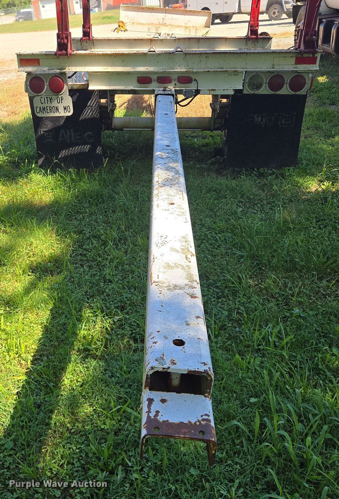 image for item EV1697 1999 Brindle pole trailer