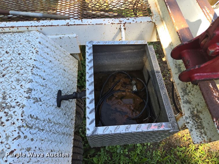 image for item EV1697 1999 Brindle pole trailer