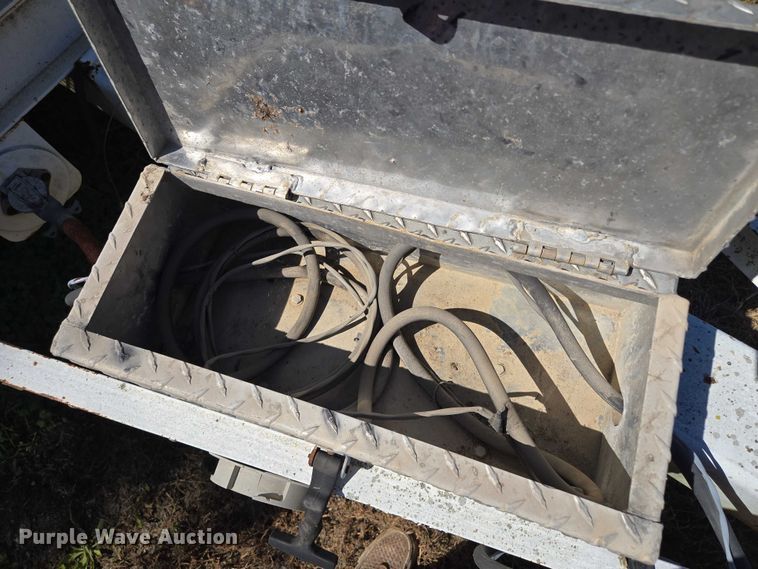 image for item EV1697 1999 Brindle pole trailer