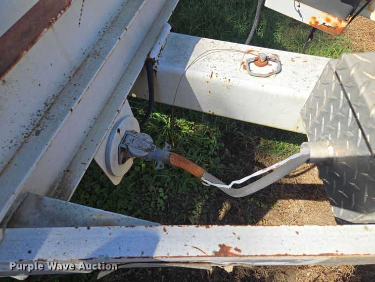 image for item EV1697 1999 Brindle pole trailer