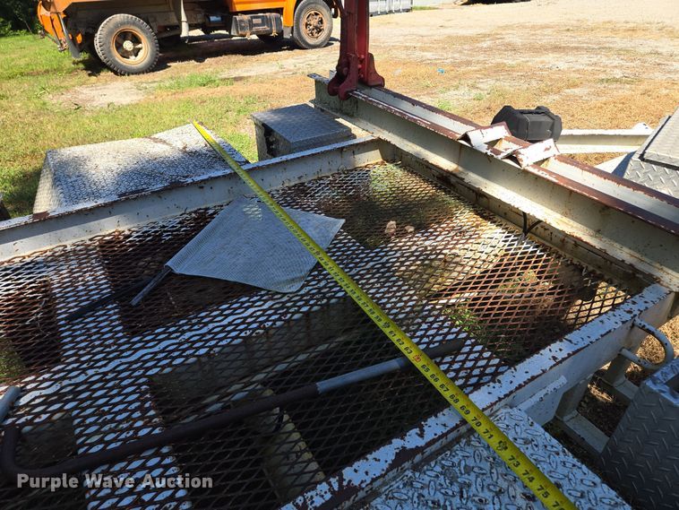 image for item EV1697 1999 Brindle pole trailer