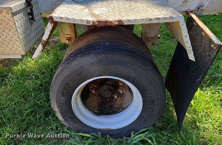 image for item EV1697 1999 Brindle pole trailer