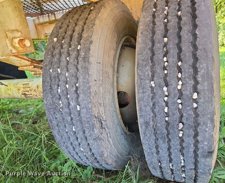 image for item EV1697 1999 Brindle pole trailer