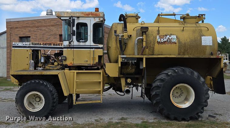 image for item EV1699 1991 Terra-Gator 1664 T manure spreader truck