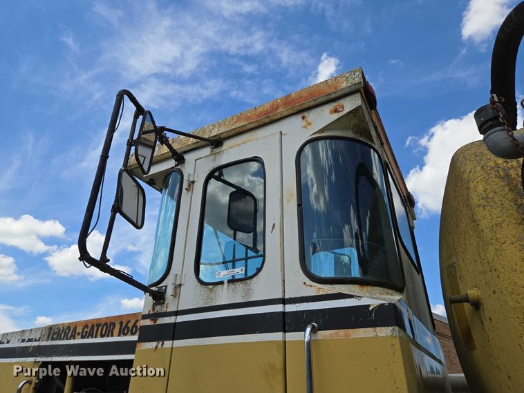 image for item EV1699 1991 Terra-Gator 1664 T manure spreader truck